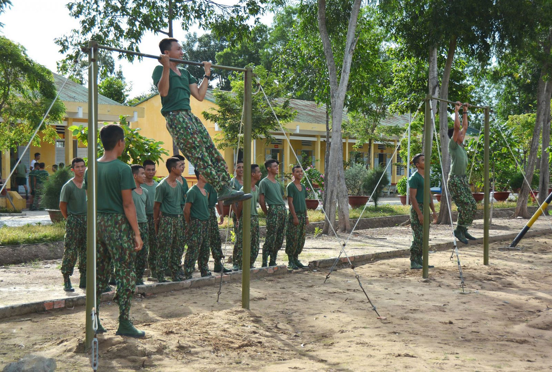 Mỗi ngày, bộ đội phải luyện tập cự ly từ 45 đến 50km. Để đảm bảo sức khỏe, Tiểu đoàn 6 chú trọng việc rèn luyện thể lực cho cán bộ, chiến sĩ. Nhờ nghiêm túc tập luyện nên quân số khỏe luôn đạt trên 99%, góp phần nâng cao chất lượng huấn luyện.