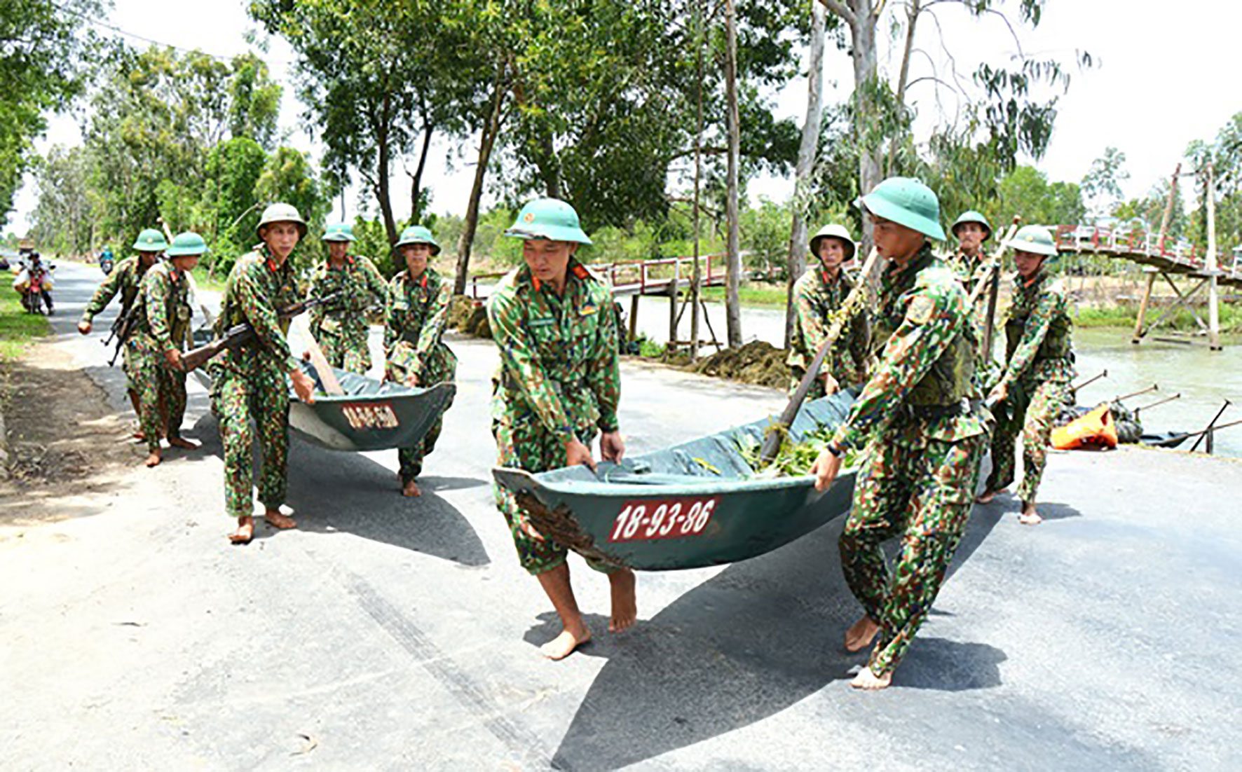 Sau mỗi buổi huấn luyện, công tác bảo quản trang bị vật chất, khí tài luôn được cán bộ, chiến sĩ thực hiện nghiêm túc. Sự chủ động trong công tác huấn luyện, cùng với tinh thần hăng say luyện tập và quyết tâm cao, sẽ là nền tảng để cán bộ, chiến sĩ gặt hái được kết quả như mong đợi.