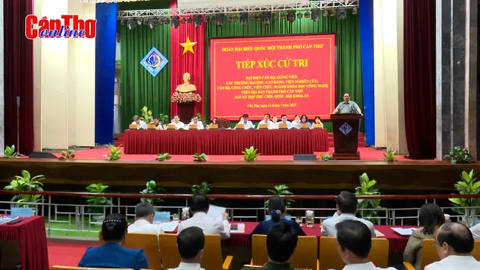 Thủ tướng Chính phủ tiếp xúc cử tri tại TP Cần Thơ