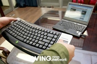 Bàn phím không dây có vùng cảm ứng