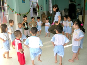 Làm gì để nâng cao chất lượng nuôi dạy trẻ ở các nhóm trẻ gia đình?