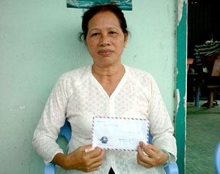 Trao tiền từ thiện