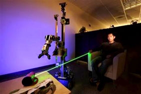 Robot giao tiếp bằng tia laser