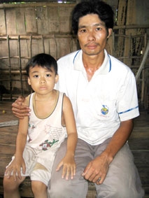 Hãy giúp cháu Nguyễn Thành Công trị bệnh