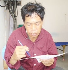 Trao tiền từ thiện