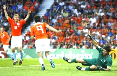 Cơn “Lốc da cam” Hà Lan đè bẹp tuyển Italia 3-0