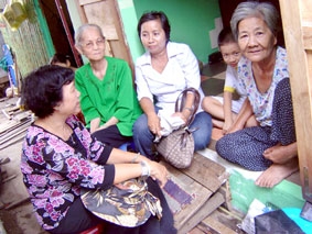 Giúp người nghèo an cư