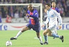 Nicolas Anelka  
“Kẻ tội đồ” thành “Anh hùng”
