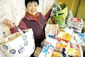 Người mê tái chế hộp sữa giấy