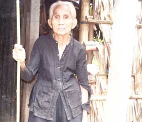 Hai cụ bà khốn khổ
