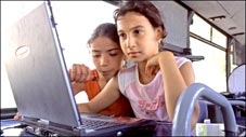 Xe buýt chở “ánh sáng Internet” ở Tunisie