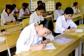 Băn khoăn thi theo cụm, chấm chéo bài