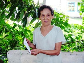 Trao tiền từ thiện