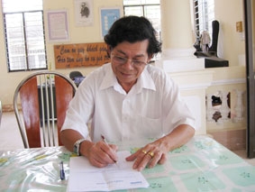 Trao tiền từ thiện