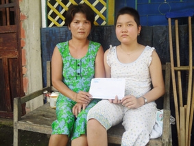 Trao tiền từ thiện