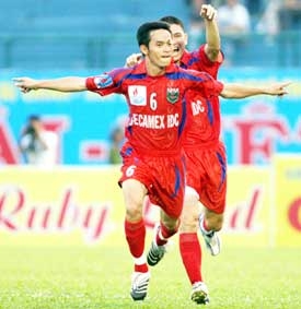Hai "cựu vương" thắp lại tham vọng