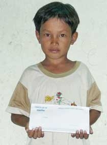 Trao tiền từ thiện