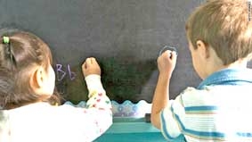 Mẹ lớn tuổi, con dễ bị tự kỷ