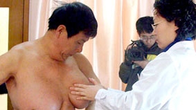 Một quí ông có “vòng 1” ngoại hạng