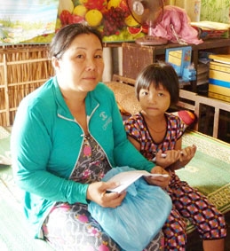 Trao tiền từ thiện