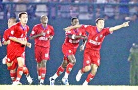 Quyết liệt giành ngôi đầu bảng