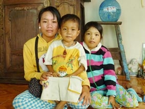 Mong có tiền trị bệnh cho em !
