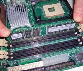 Nâng cấp bộ nhớ cho máy tính để bàn