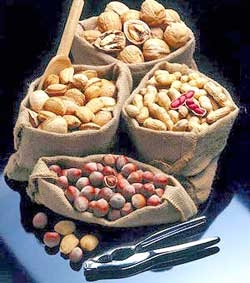 Giảm mỡ trong máu với quả, hạt khô