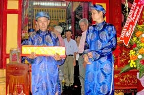 Nghi thức rước sắc và hồi sắc trong lễ Kỳ yên ở Cần Thơ
