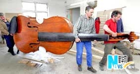 Đàn violon khổng lồ