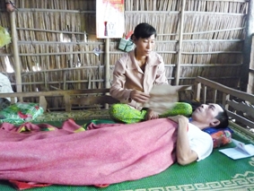 "Xin hãy cứu cha con!"