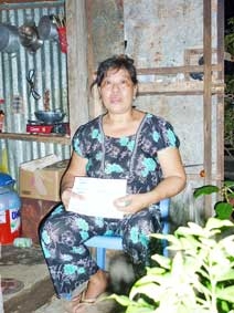 Trao tiền từ thiện