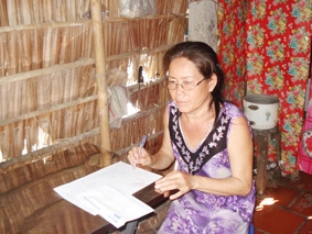 Trao tiền từ thiện
