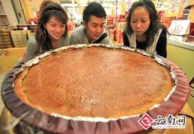 Bánh Trung thu nặng 42 kg!