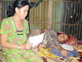 Trao tiền từ thiện