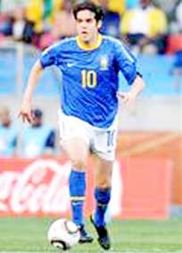 Kaka xuống phong độ, 
Chelsea, Inter Milan vẫn "giành giật"