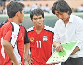 CLB HA.GL - 
Đường tới cúp vô địch còn xa