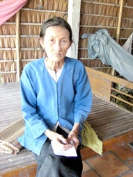 Trao tiền từ thiện