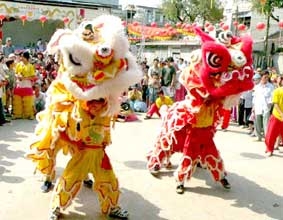 Tục xông đất đầu năm