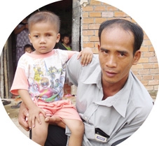 Hãy giúp bé Danh Của