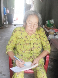 Trao tiền từ thiện