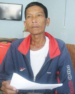 Trao tiền từ thiện