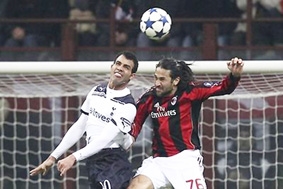 AC Milan "tiến thoái lưỡng nan"