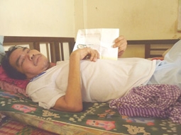 Trao tiền từ thiện
