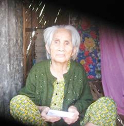 Trao tiền từ thiện