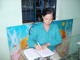Trao tiền từ thiện
