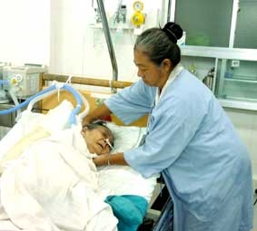 Hãy cứu giúp cụ bà nghèo khó, bệnh tật !