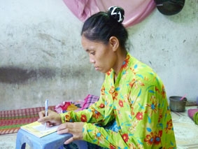 Trao tiền từ thiện