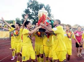 Tiền và bóng đá sạch