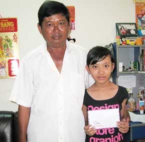 Trao tiền từ thiện